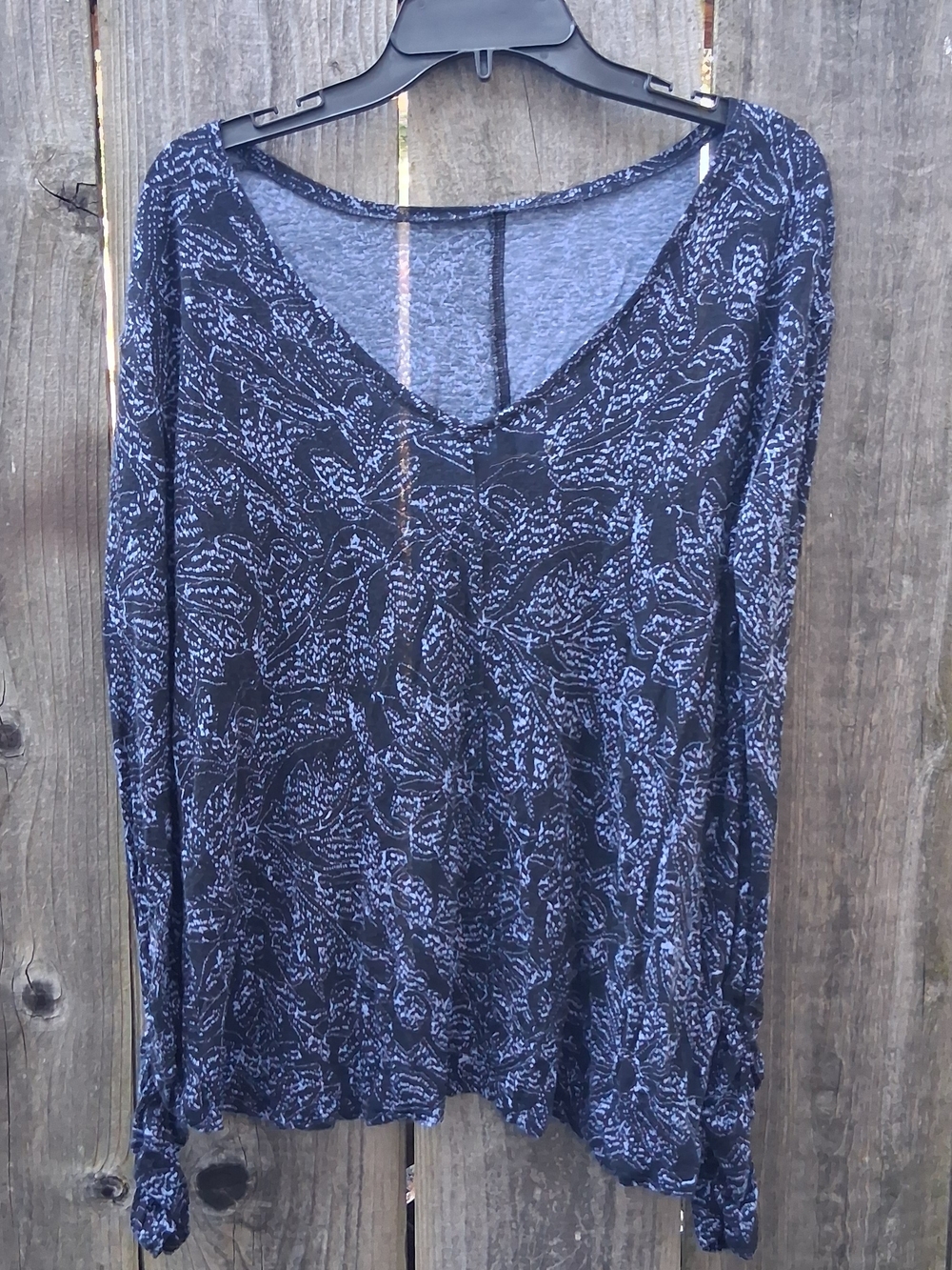 Urban Outfitter Women's Black & Blue Long Sleeve V-Neck Top